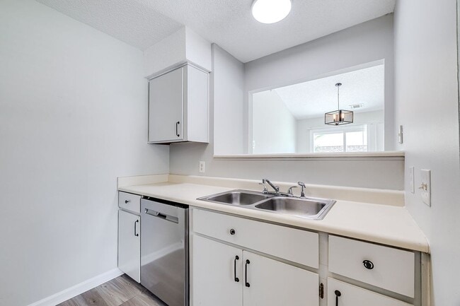 Building Photo - Spacious 3 Bedroom Home with Garage & Large Fenced Yard in Rincon