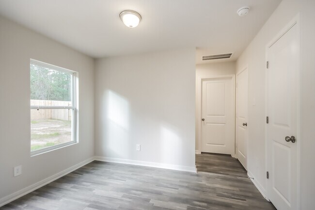 Building Photo - 15614 Briar Forest Dr