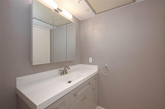Building Photo - 2120 El Paseo St