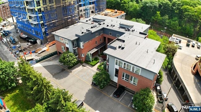 Building Photo - 1600 Kaufer Ln