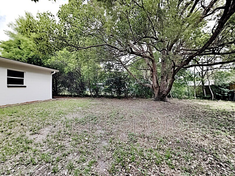 Building Photo - 39205 Park Dr