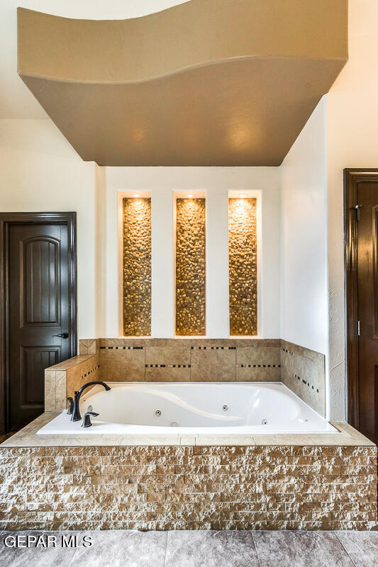 Building Photo - 14213 Meadow Lake Ave