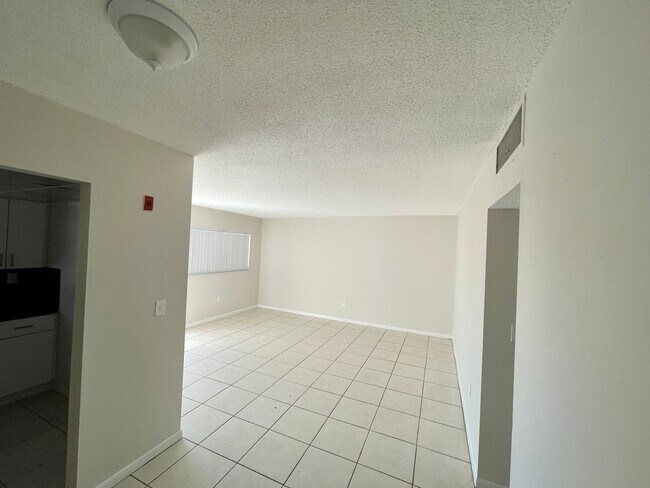 Building Photo - Charming 1b1b for rent in Miami Gardens On...