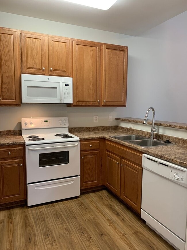 Building Photo - 3 Bedroom 2 Bath Townhome in Pleasant Grov...