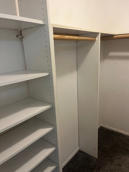 Building Photo - 31 Oaktree Dr