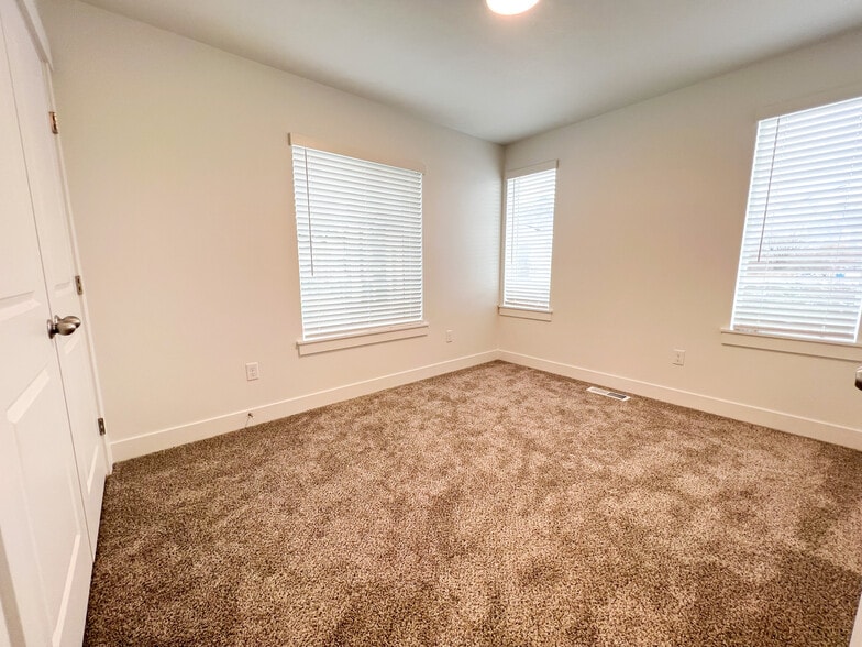 Building Photo - 3127 S 225 W