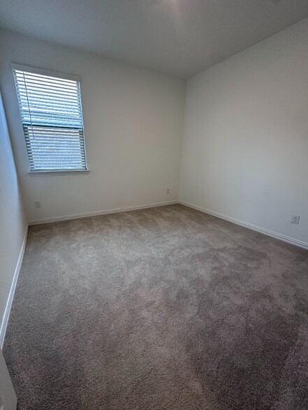 Building Photo - 1513 Van Gogh Dr