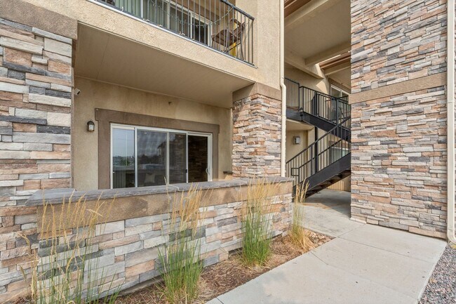 Building Photo - Easy Living with Modern Touches in a Prime...