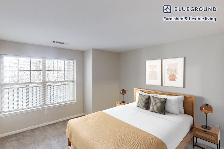 Building Photo - 160 Boylston St