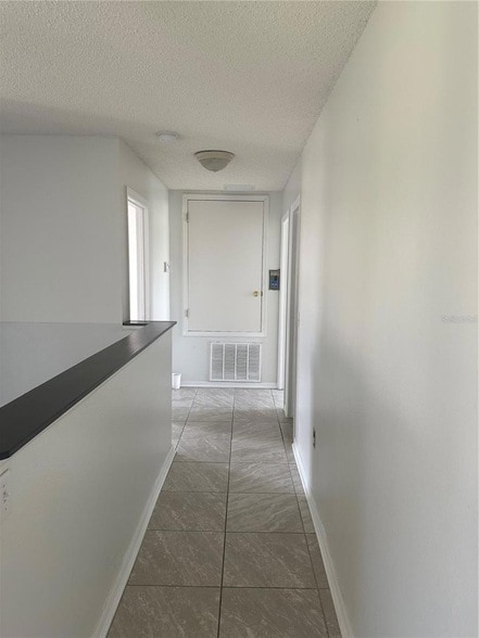 Building Photo - 712 Parrot Ct
