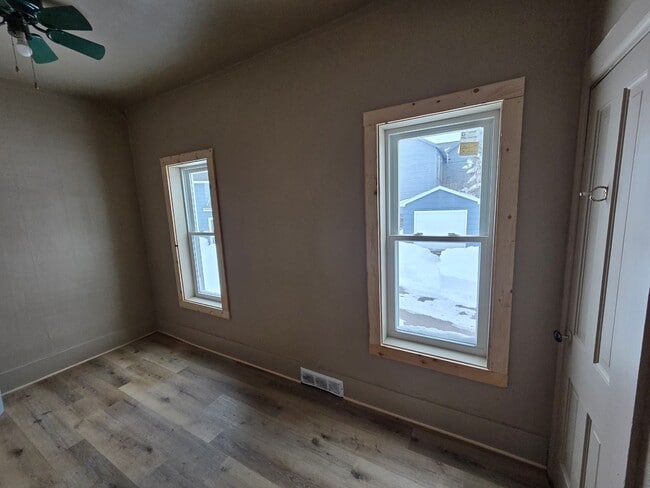 Building Photo - Freshly Updated 4 Bedroom 1 Bath Single Family Home in Marinette