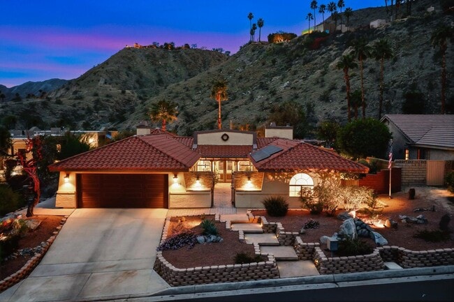 Building Photo - 10 Venus Dr