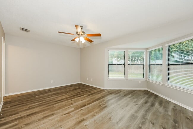 Building Photo - 6606 Beryl Dr