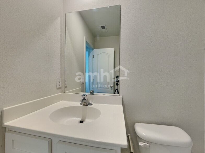 Building Photo - 3026 Wingadee Dr