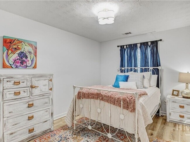 Building Photo - Beautiful 3BR/3BA Home with Private Pool in Commerce