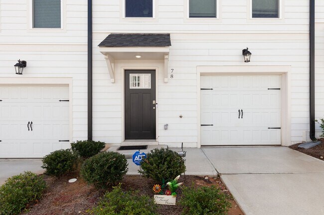 Building Photo - Newly Constructed 3bd/3.5ba w/ Gym, Min From Airport and Downtown Hapeville!