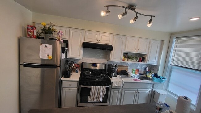 Building Photo - 409 37th St