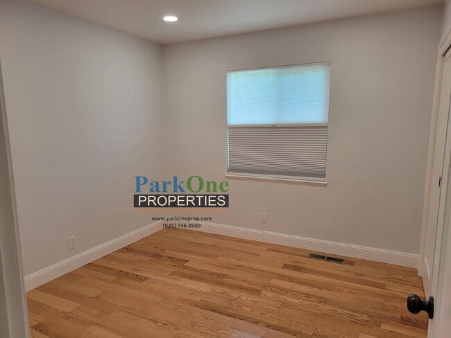 Building Photo - Stunning single level home in Walnut Creek's Parkmead Neighborhood