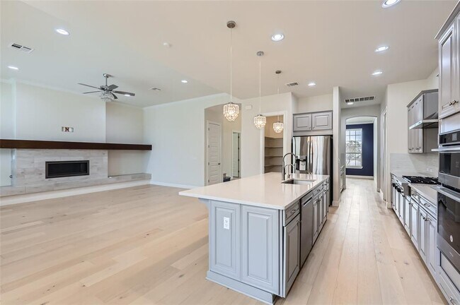 Building Photo - 10713 Lavon Bend