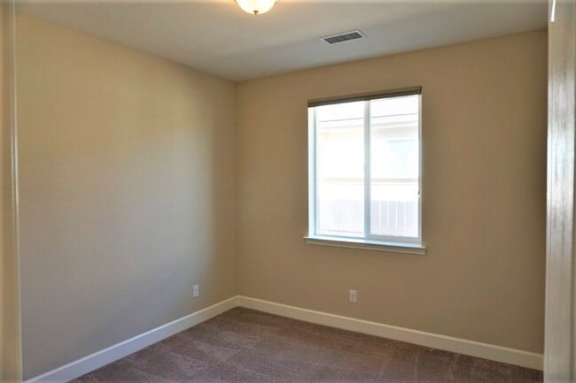 Building Photo - Like new in Damonte Ranch area!
