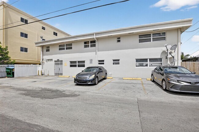 Building Photo - 1740 Funston St