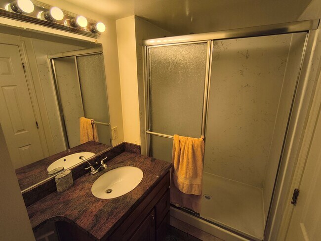 Building Photo - Cozy 3 BD/2 BATH Single Family Home With 2 Floors Located in Albany, Ca.