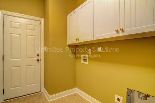 Building Photo - 5013 Gorham Ave