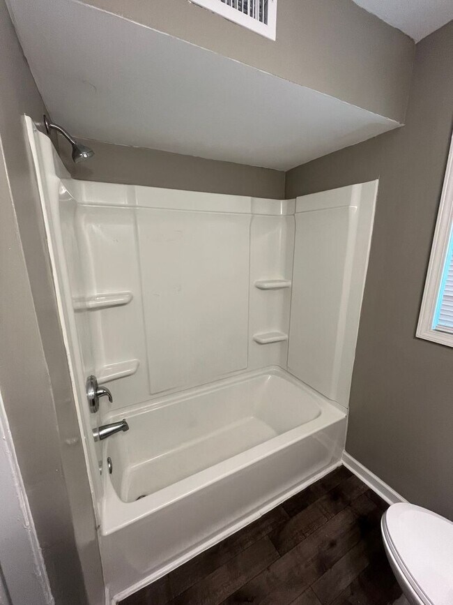 Building Photo - New On the Market!