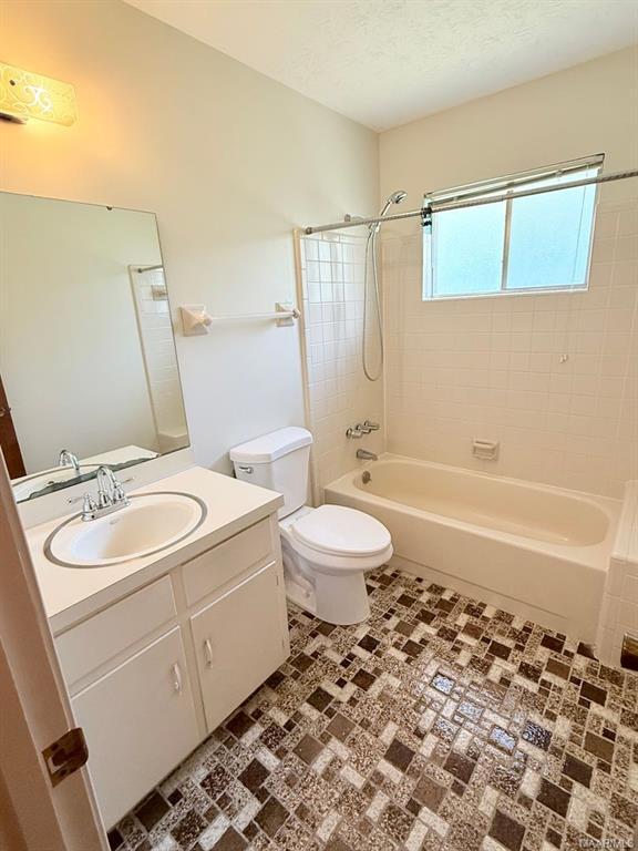 Building Photo - 710 Summer Ln