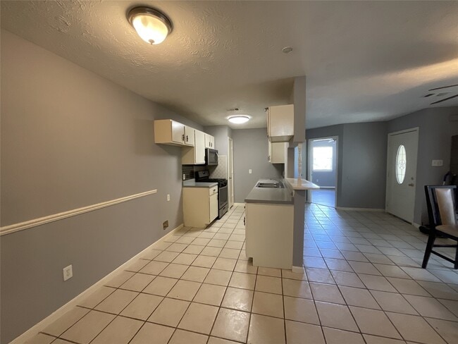 Building Photo - 315 Willowick St