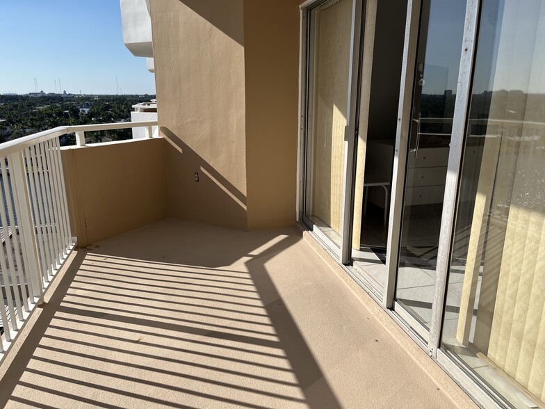 Building Photo - 1965 S Ocean Dr