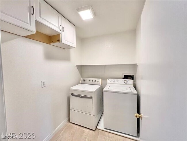 Building Photo - 337 Bright Sumac Ct