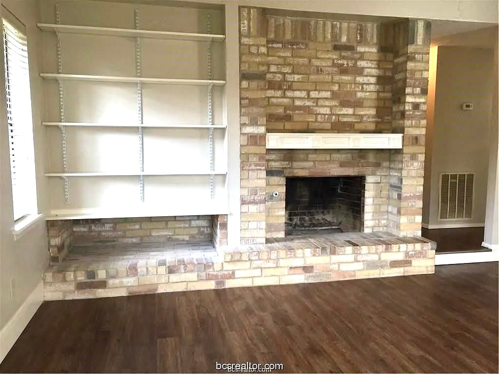 Building Photo - 1004 Crestwood Dr