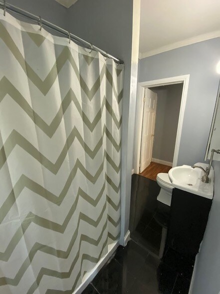 Rm 4 bathroom - 109 Lexington Ave