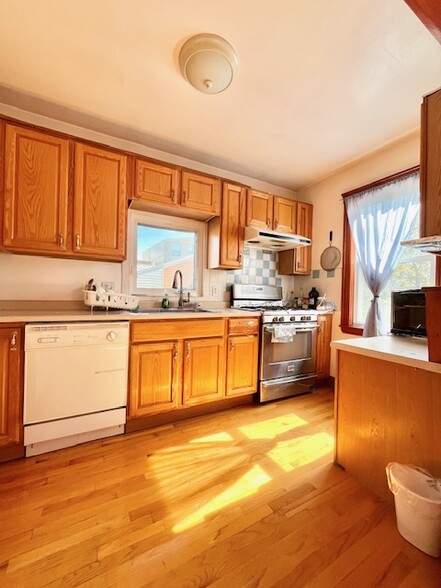 Building Photo - 99 Litchfield St
