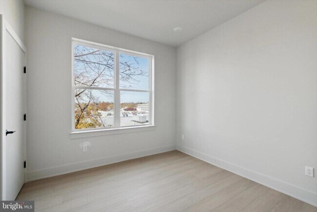 Building Photo - 5521 Wayne Ave