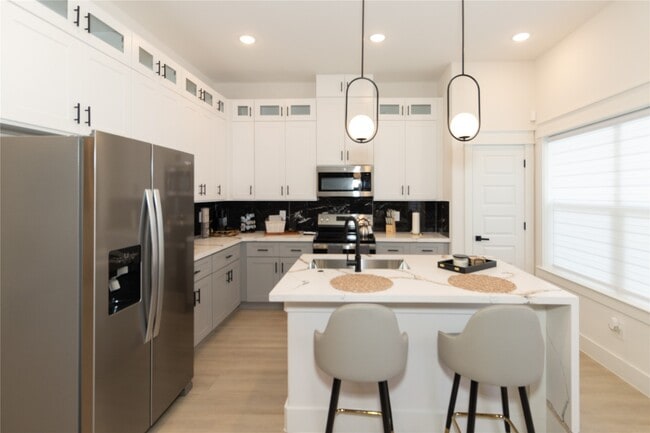 Building Photo - 4902 Higgins St