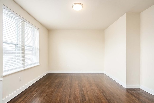 Building Photo - 86 Charles St