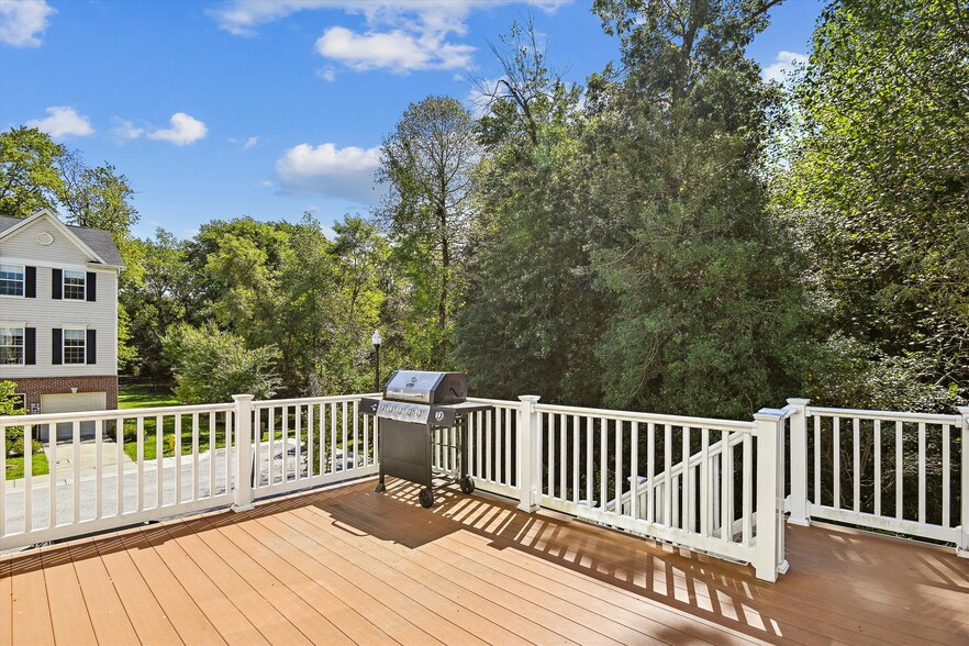 Composite Deck - 503 Kinglets Roost Ln