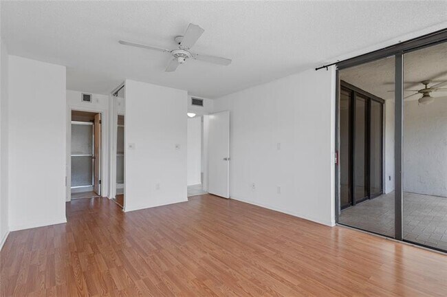Building Photo - 2900 NW 42nd Ave