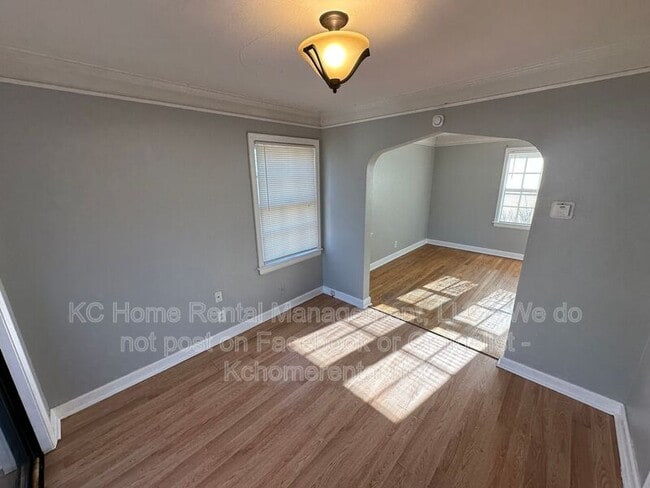 Building Photo - 4418 Sunrise Dr