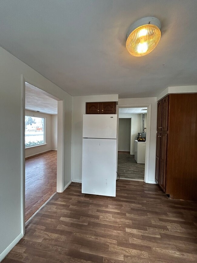 Building Photo - 2-Bedroom, 1-Bathroom Home GOSHEN – $1,095 Month | 842 Sq. Ft.