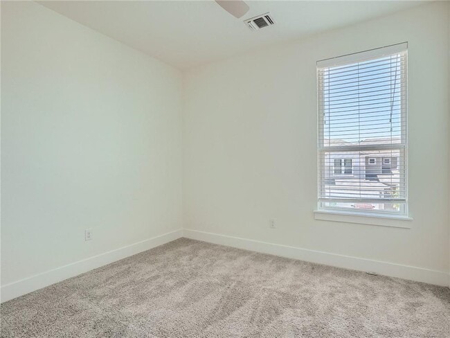Building Photo - 1802 Roseburg Dr