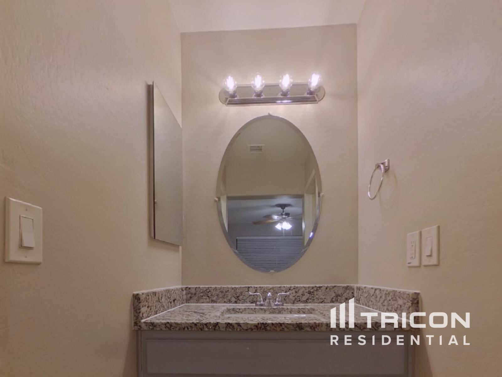 Building Photo - 810 S Greenleaf Ln