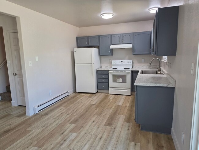 Building Photo - 3 Bed 2 1/2 Bath in Fruitvale