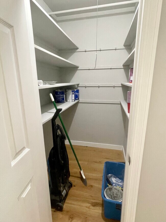 Storage - 3826 Harold Ave