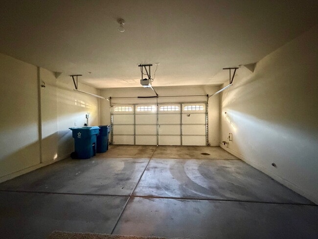 Building Photo - 3 BED 2.5 BATH 2 CAR GARAGE SINGLE FAMILY HOME W/ LOFT, BACKYARD & COMMUNITY POOL, SPA, PLAYGROUN...