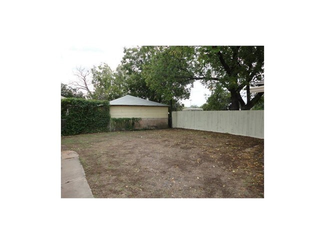 Building Photo - 219 Merritt St