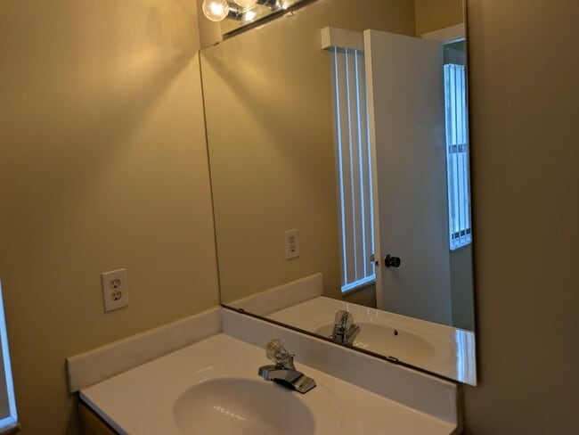 Building Photo - 7943 NW 41 Ct