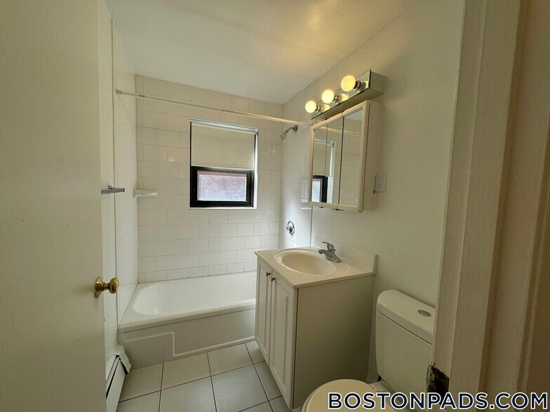 Building Photo - 40 Harvard St